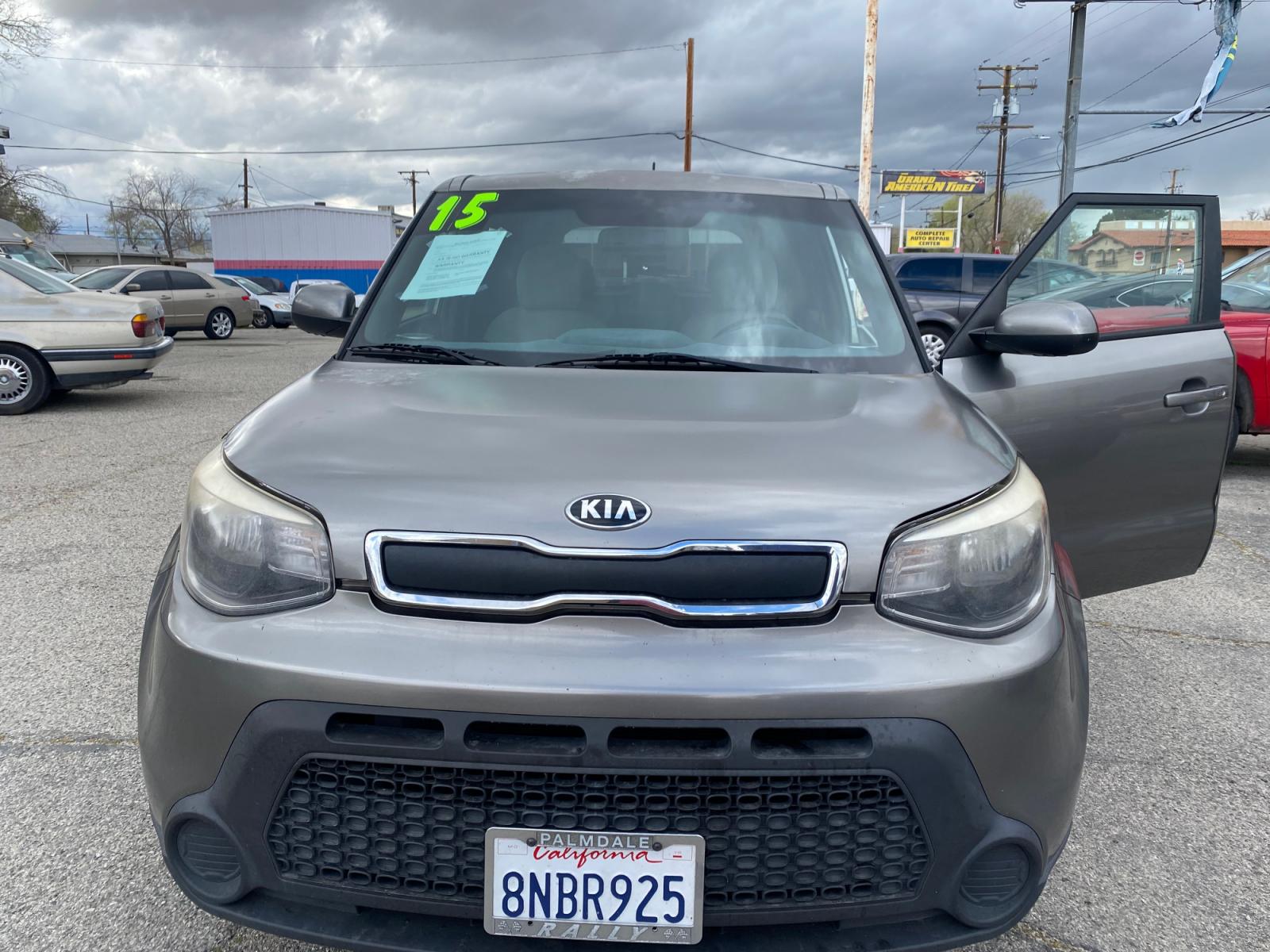 2015 /BLK/GREY Kia Soul (KNDJN2A28F7) , AUTOMATIC transmission, located at 44356 Date Ave., Lancaster, CA, 93534, (661) 945-6555, 34.688919, -118.139374 - Photo #0